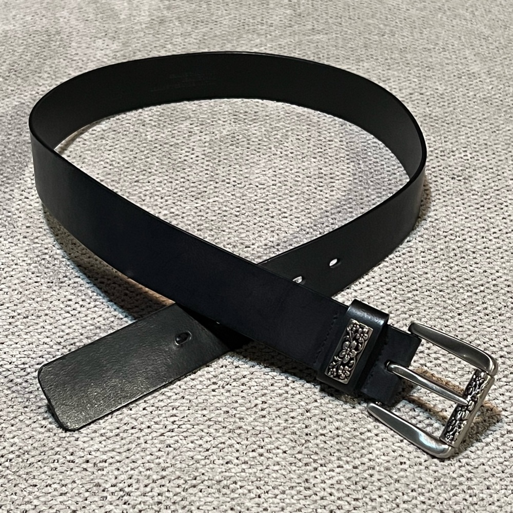 Elegant Black Leather Belt with Silver Buckle - Picture 2 of 7